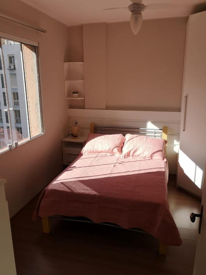 פורטו אלגרה Ensolarado E Espacoso Quarto/Sala No Coracao De Poa מראה חיצוני תמונה