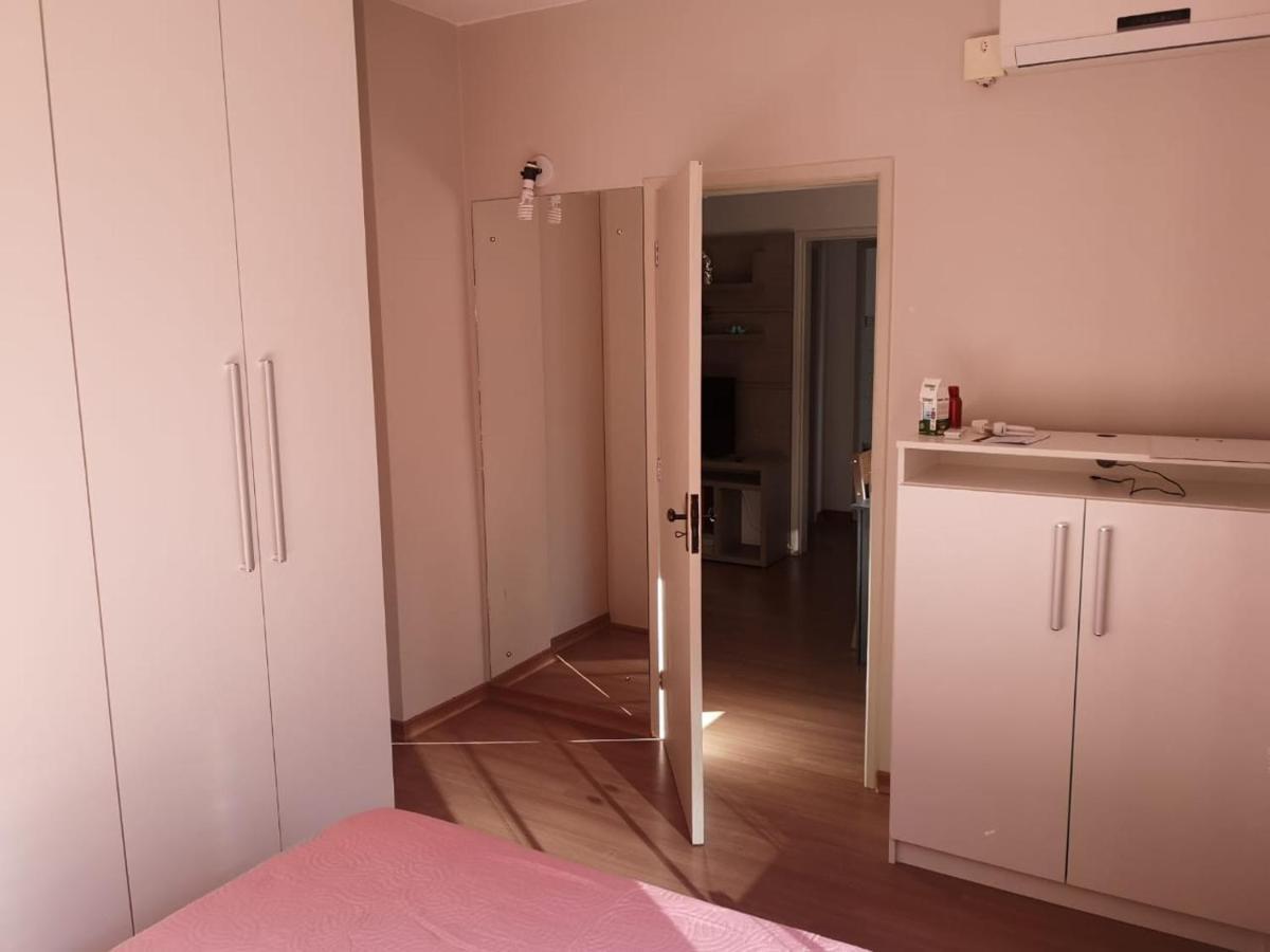 פורטו אלגרה Ensolarado E Espacoso Quarto/Sala No Coracao De Poa מראה חיצוני תמונה